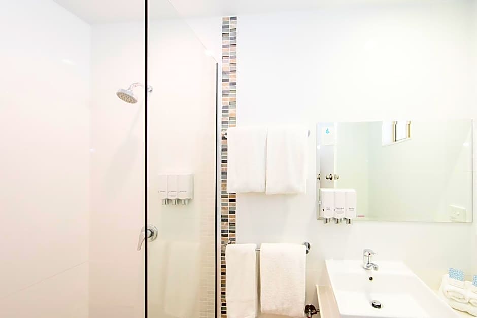 New England Motor Lodge