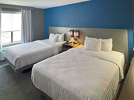 2 Queen Beds, Suite, Nonsmoking