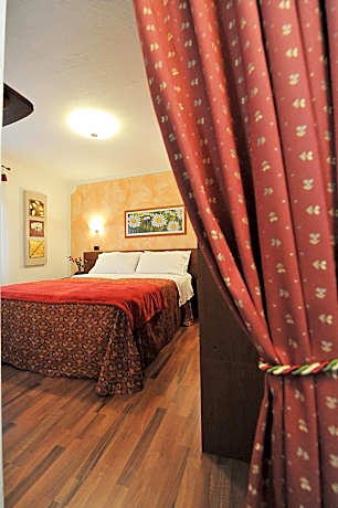 Double or Twin Room with Bathroom