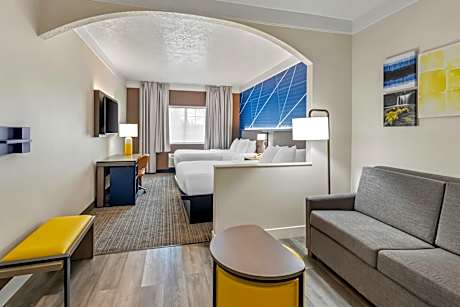 2 Queen Beds, Suite, Nonsmoking