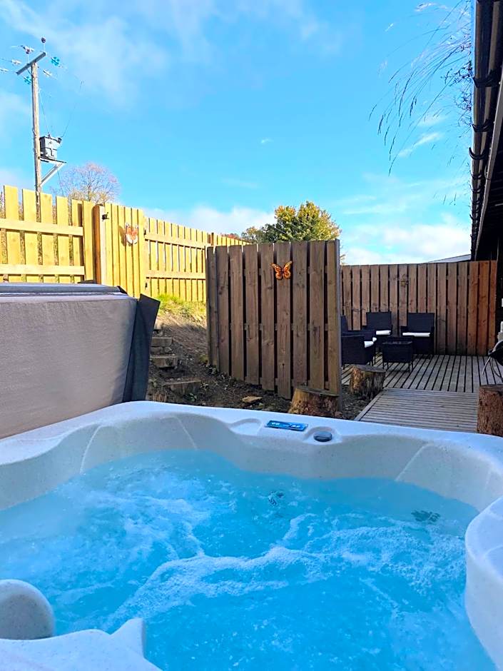 Kaoglen Squirrel Drey-Hot Tub-Pet Friendly-Perth