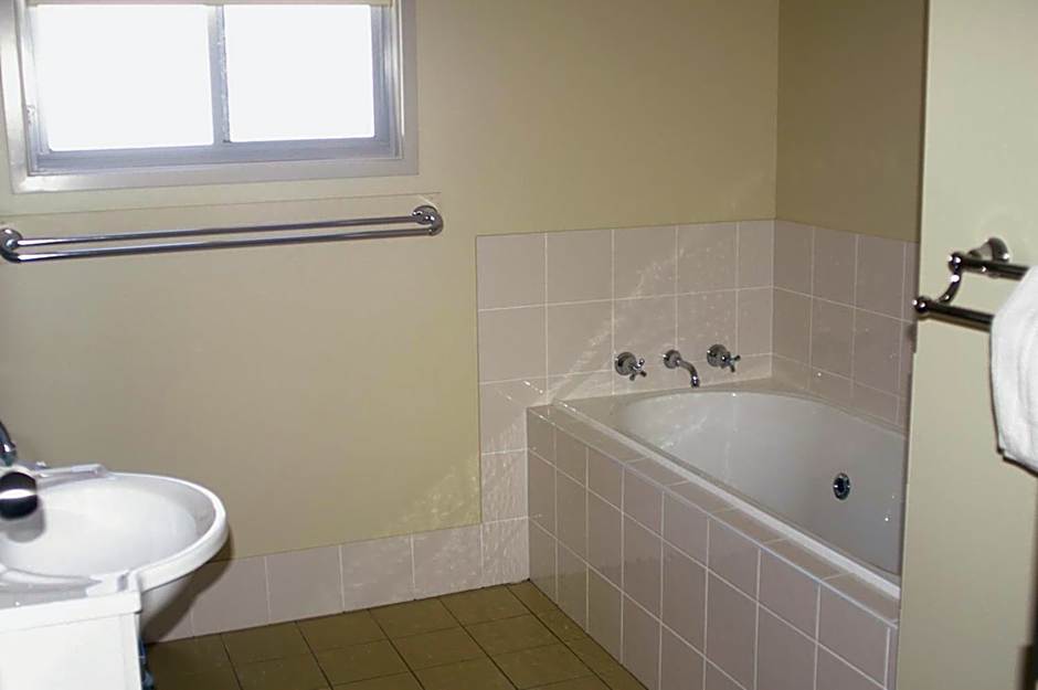 Smugglers Cove Holiday Village