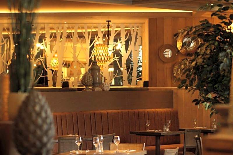 Riverside Lodge Hotel