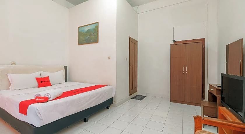 RedDoorz @ Tuktuk Danau Toba