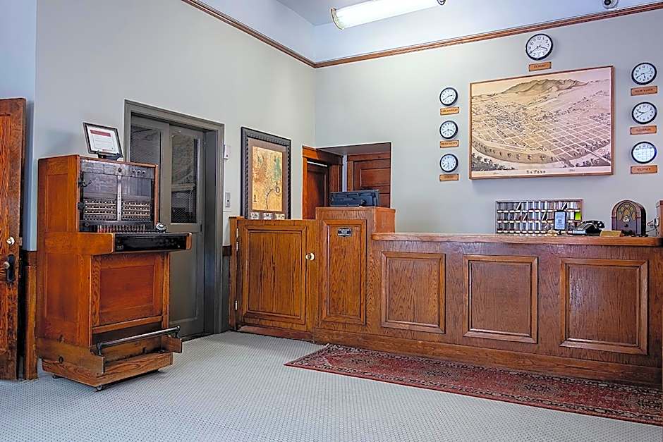 Gardner Hotel & Hostel