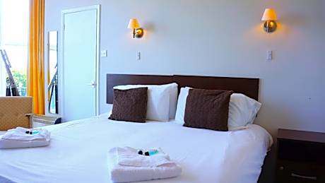 One Bedroom Apartment