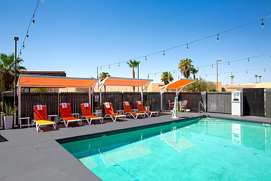 The Hotel Serene Glendale Peoria, Surestay Collection by BW