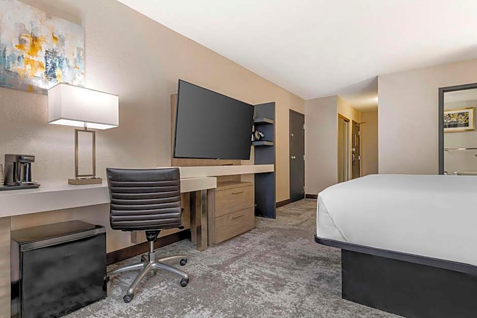 Brooklyn Center Hotel & Conference Center