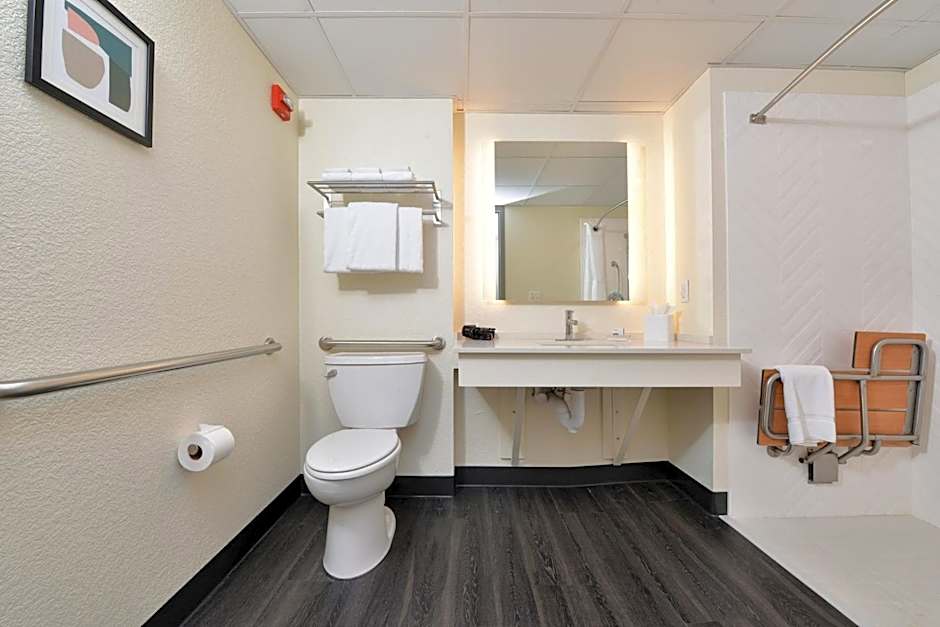 Holiday Inn Hotel & Suites Overland Park-Convention Center By IHG