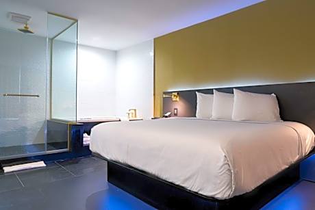 Honeymoon Suite