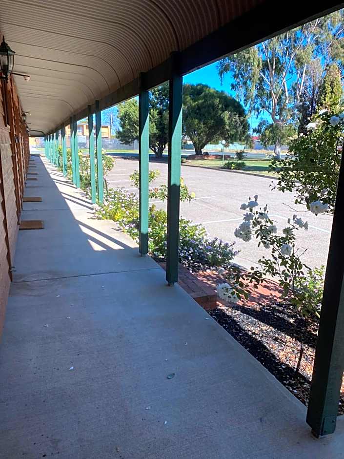Deniliquin Country Club Motor Inn