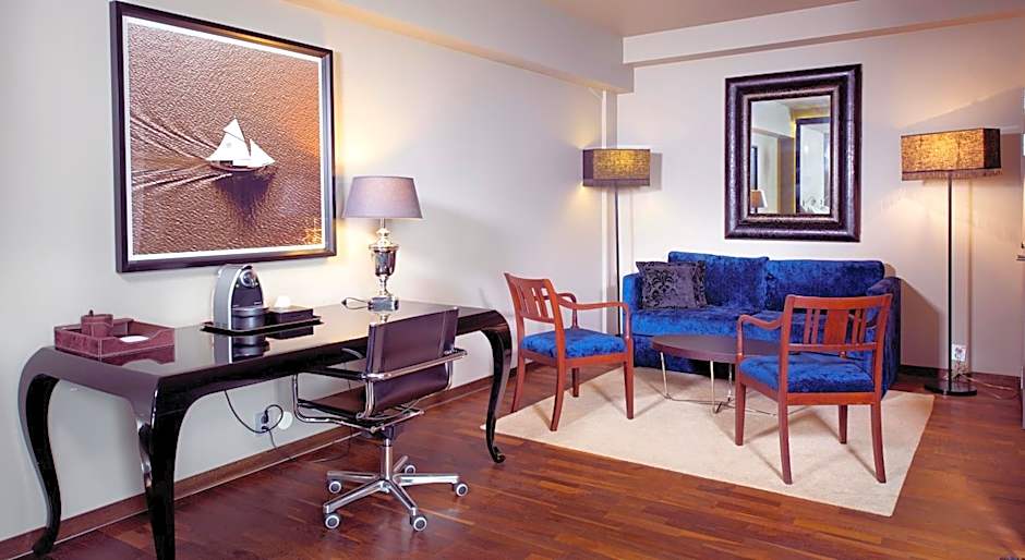 Home Hotel Folketeateret