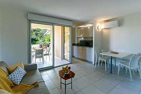 One-Bedroom Apartment with Balcony