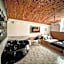 UNDERGROUND Jacuzzi Rooms
