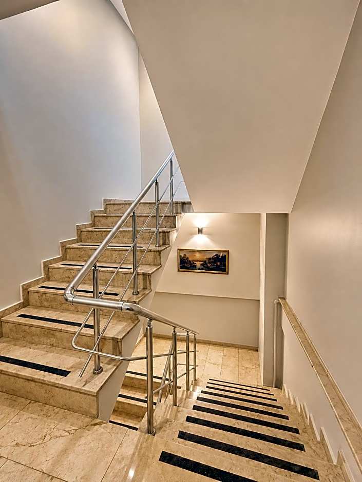HOTEL REAL LİFE