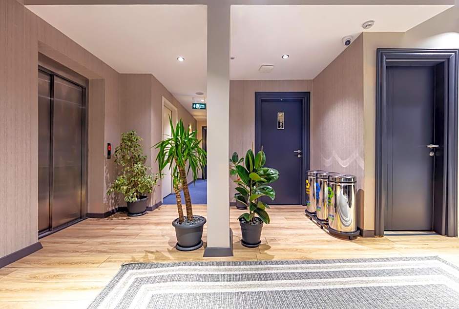 Lenora Airport Hotel