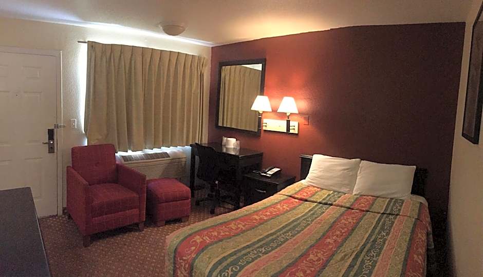 Hilltop Inn & Suites