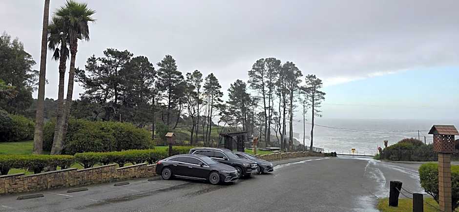 Ocean Cove Lodge Bar & Grill