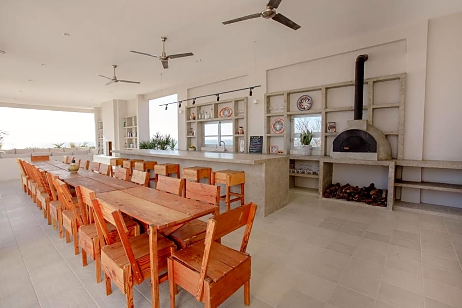 Topia Retreat - Surf Suite Sur
