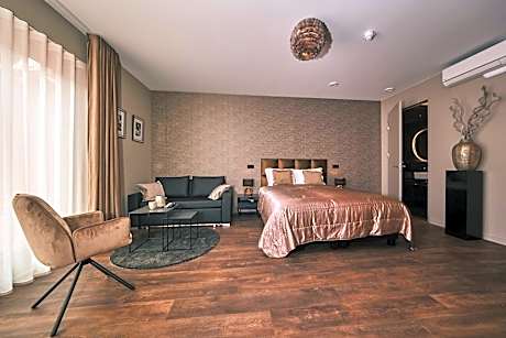Deluxe Studio
