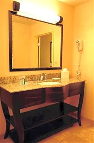 Hampton Inn & Suites Charles Town