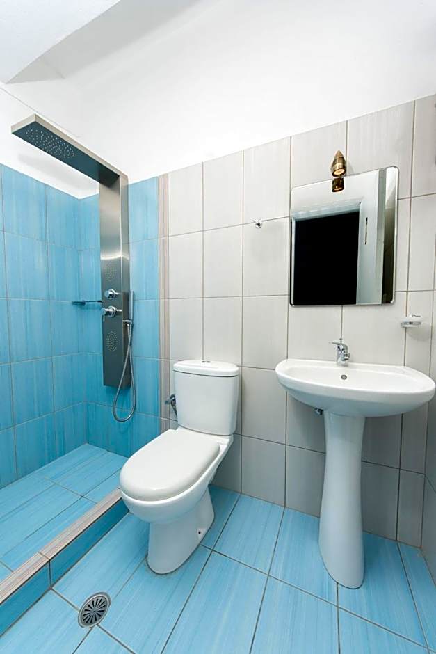 Superb Naxos Apartment Triple Studio Semi-Basement Private Balcony