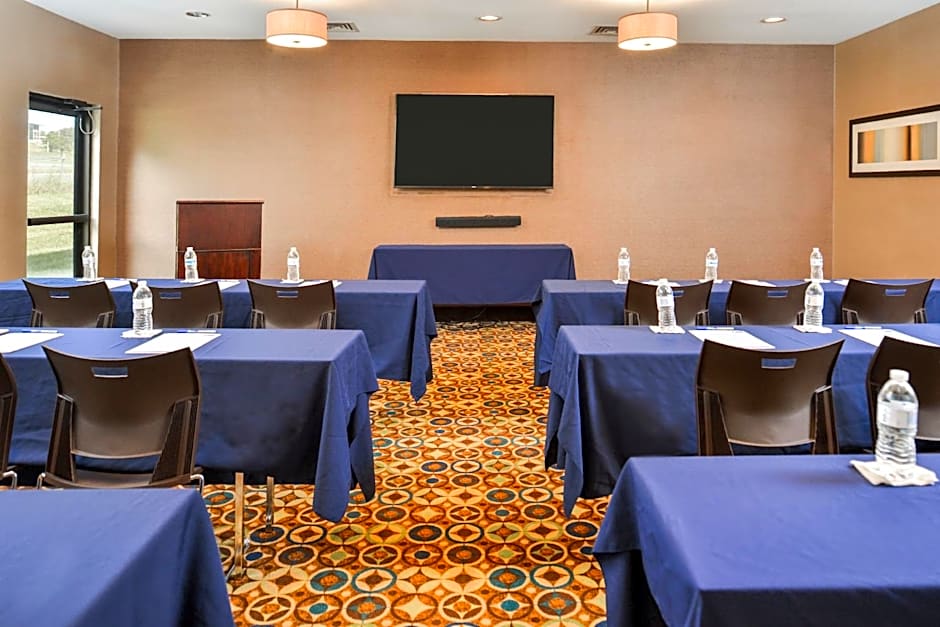 Holiday Inn Express Hotels & Suites Topeka West By IHG