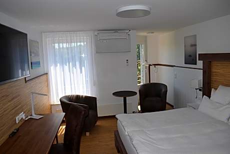 Apartment with Lake View