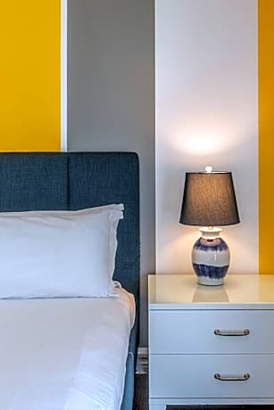 One-Bedroom Mountain View Suite