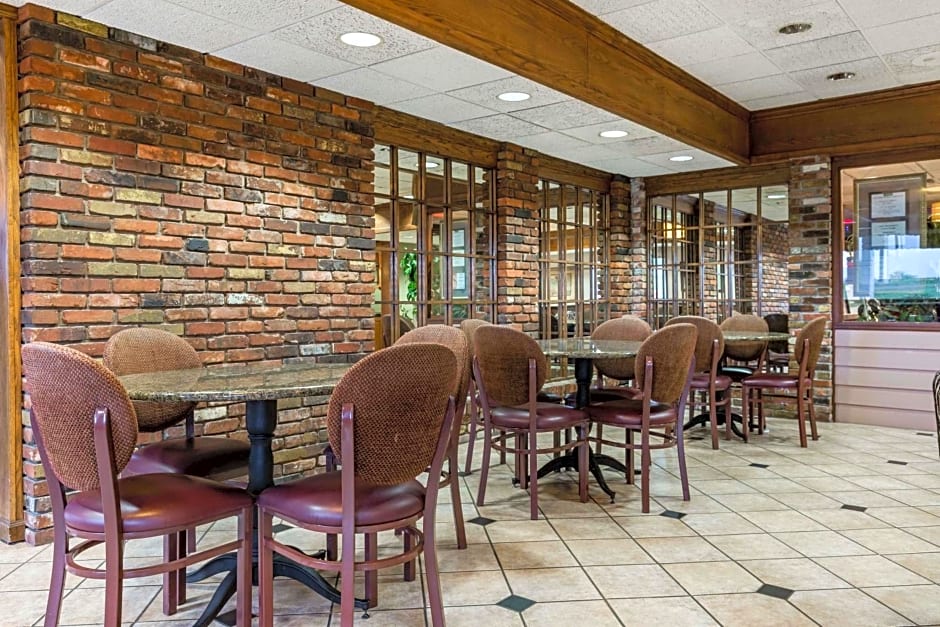 Lamplighter Inn and Suites - North