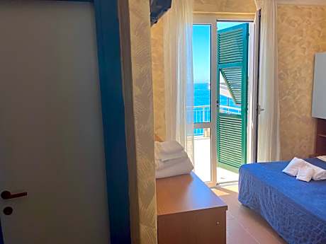Double Room with Balcony and Sea View