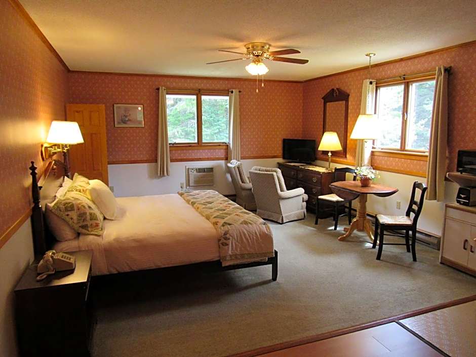 Photo 1 of 4 of Deluxe 1 King Bed