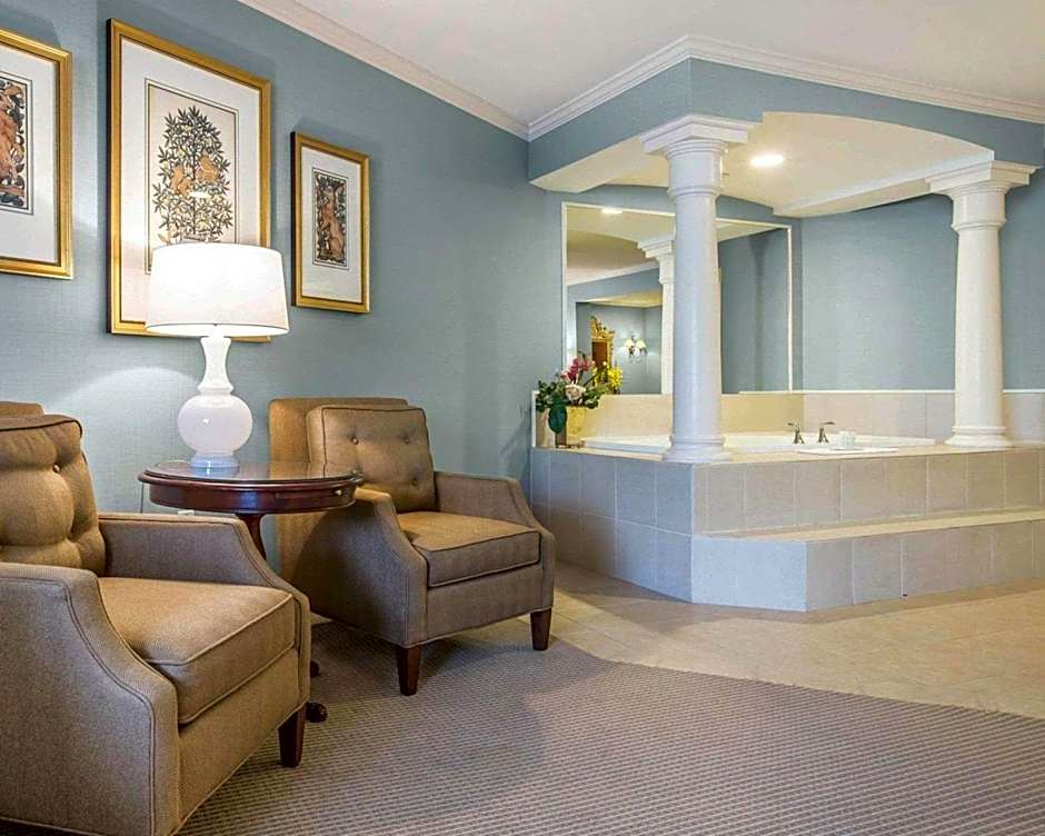 Comfort Inn & Suites Near Burke Mountain