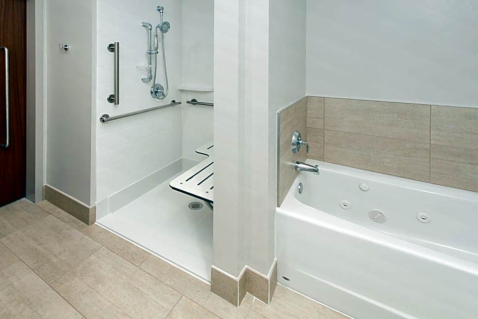 Holiday Inn Express & Suites Sterling Heights-Detroit Area By IHG