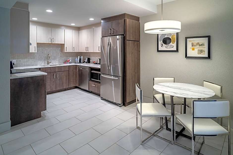 DELTA HOTELS BY MARRIOTT HUNTINGTON DOWNTOWN