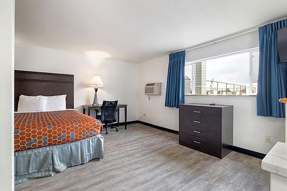 Kennewick Suites