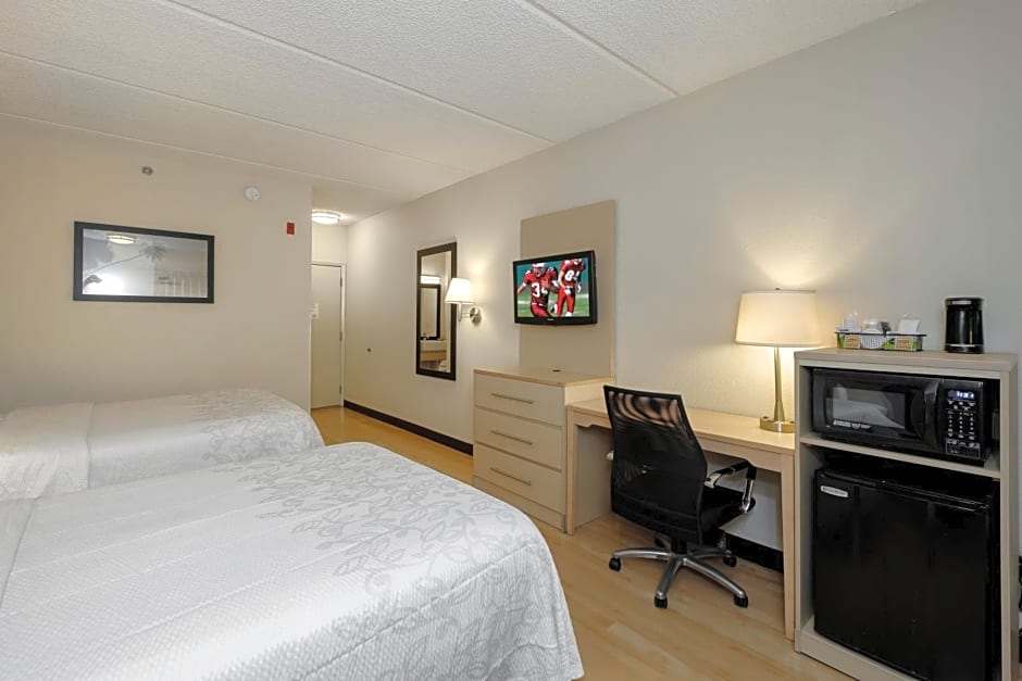 Red Roof Inn PLUS + Gainesville
