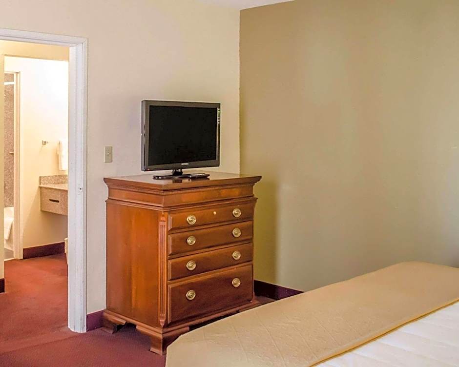 Quality Inn & Suites Pensacola