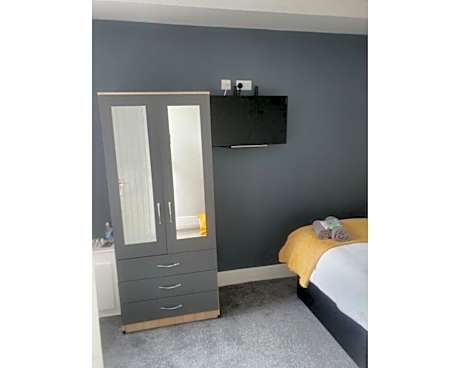 Townhouse @ 11 Nicholls Street Stoke