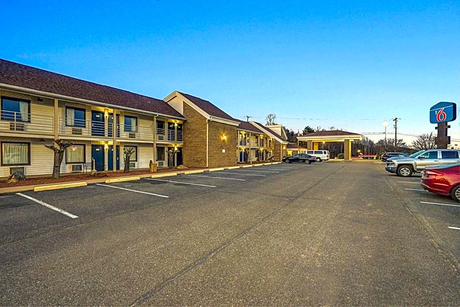 Motel 6-Hillsville, VA