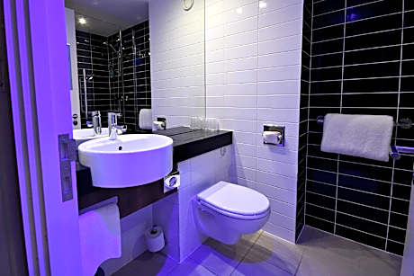 Standard Twin Room with Free Hot Breakfast