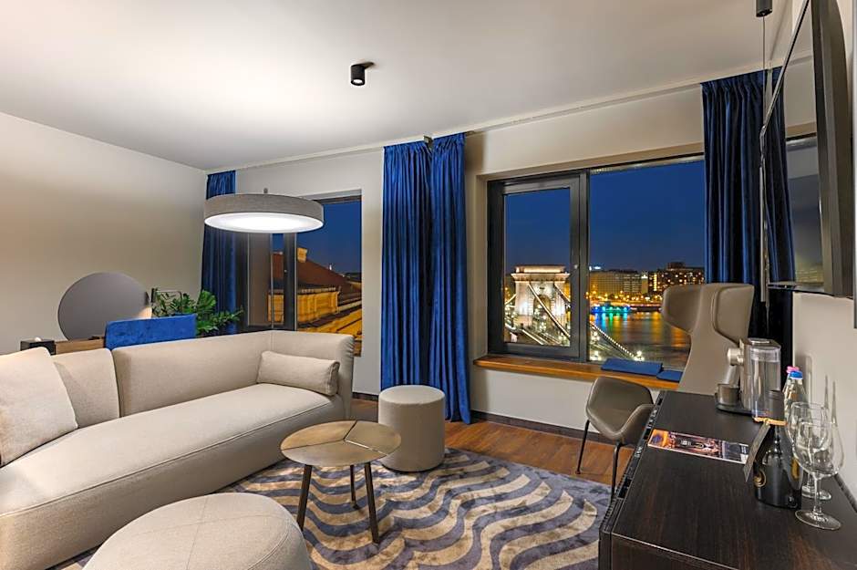Photo 1 of 6 of Suite