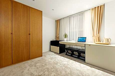 Junior Suite Atrium View
