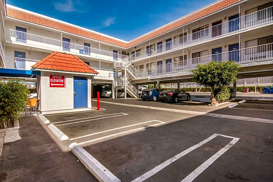 Motel 6 Monterey Park