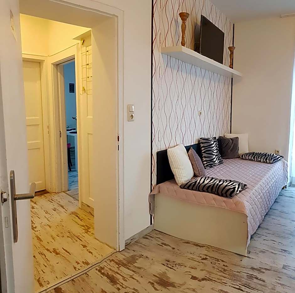 LA Boutique House