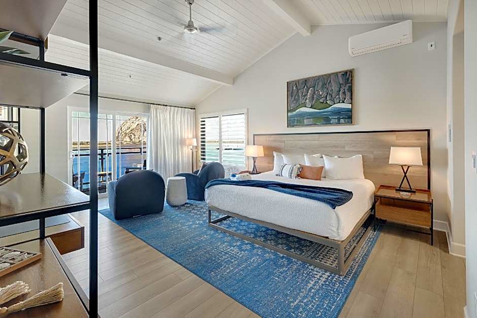 Foto 1 di 14 di Panoramic 1 King Bed Suite, Ocean front, Ocean View