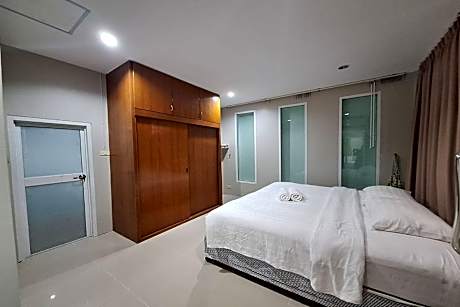 Bungalow with Garden View