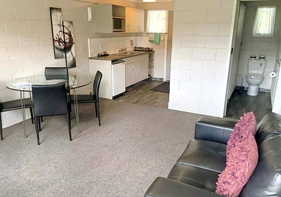 Sapphire Springs Holiday Park and Thermal Pools