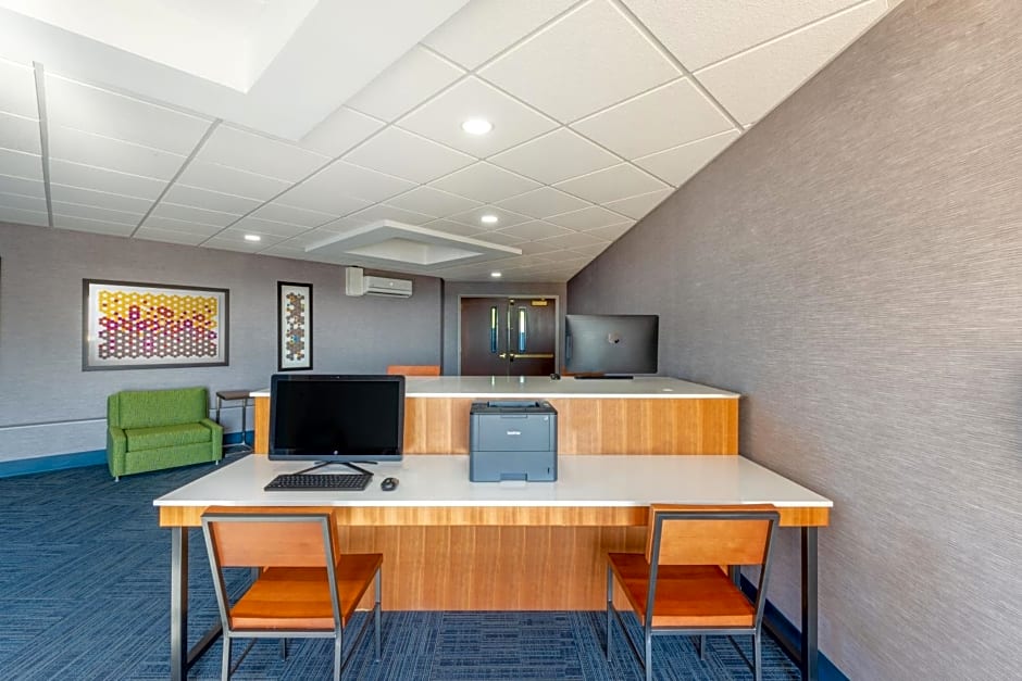 Holiday Inn Express Hotel & Suites North East - Erie I-90 Exit 41