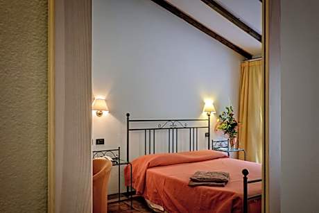 Economy Triple Room